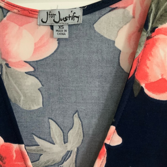 V Neck Short Sleeve Wrap Dress - Picture 5 of 9